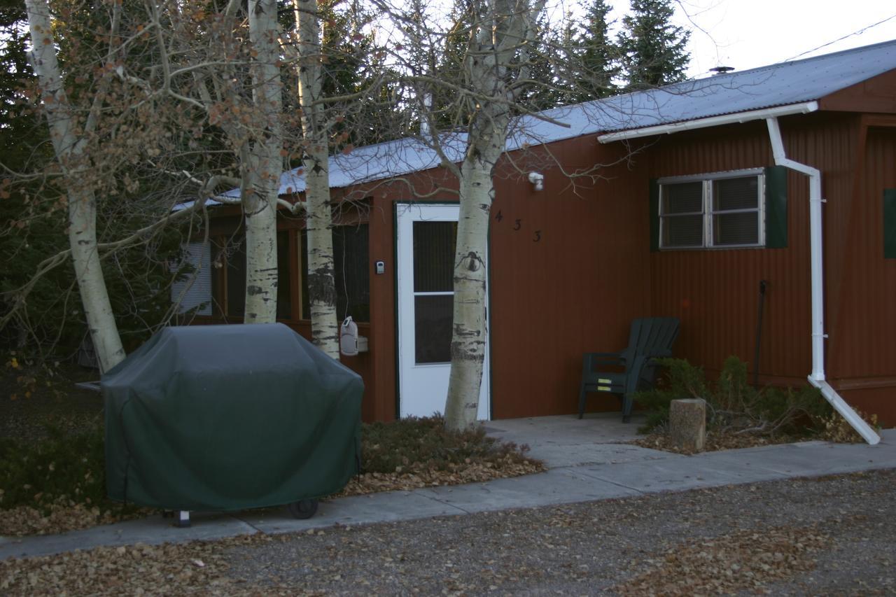Yellowstone Wildlife Cabins West Yellowstone Exterior photo